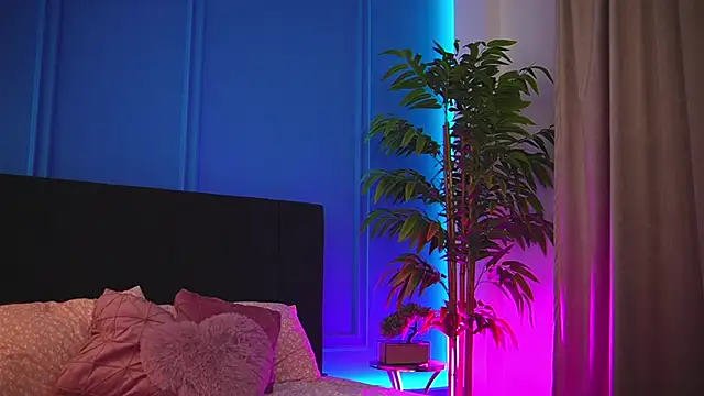 alexxisrae online show from December 2025 04:00:02 AM