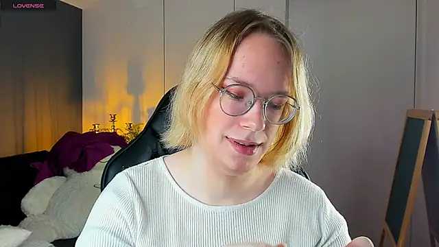 Amanda Butlerr online show from November 2025 02:30:02 PM