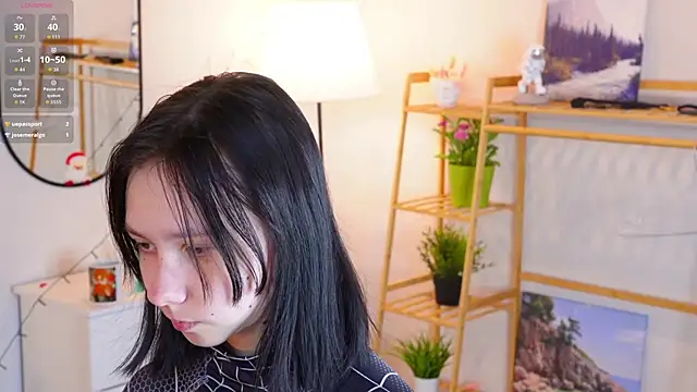 Snapshot of SuzanneHowse chatting on January 2026 04:07:02 AM SuzanneHowse online show from January 2026 04:07:02 AM