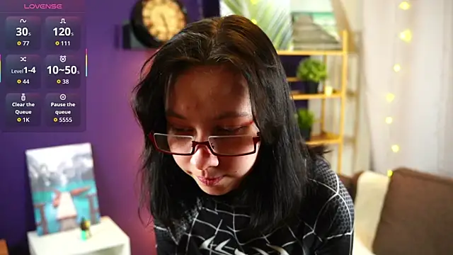 Snapshot of SuzanneHowse chatting on February 2026 04:25:01 PM SuzanneHowse online show from February 2026 04:25:01 PM