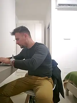 mrlyuis online show from December 2025 04:56:01 PM