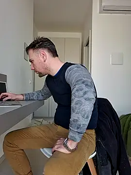 mrlyuis online show from February 2026 12:58:01 PM