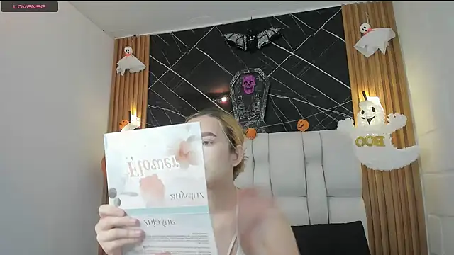 Snapshot of kristal_joi_dl chatting on October 2025 12:42:02 PM kristal joi dl online show from October 2025 12:42:02 PM