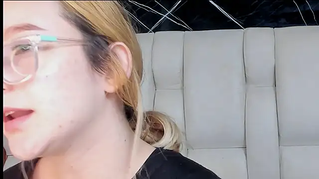 Snapshot of kristal_joi_dl chatting on November 2025 01:15:02 AM kristal joi dl online show from November 2025 01:15:02 AM