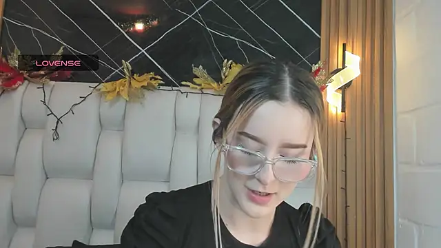 Snapshot of kristal_joi_dl chatting on December 2025 01:04:02 PM kristal joi dl online show from December 2025 01:04:02 PM