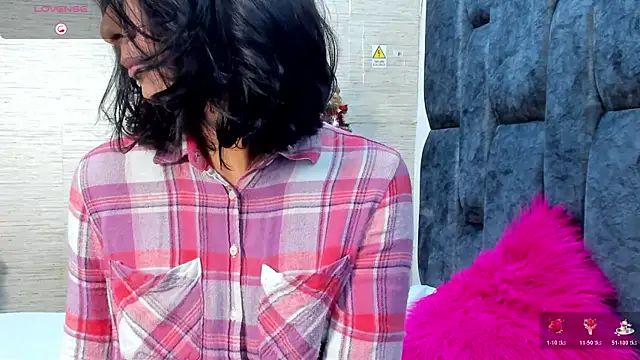 Snapshot of MiaAmore_ chatting on December 2025 03:17:01 PM MiaAmore online show from December 2025 03:17:01 PM