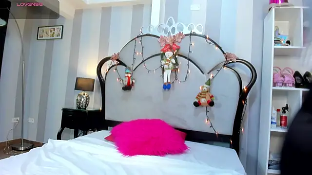 Snapshot of MiaAmore_ chatting on December 2025 03:29:01 PM MiaAmore online show from December 2025 03:29:01 PM