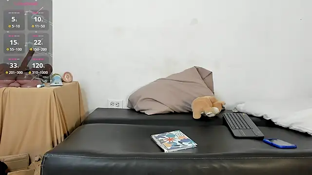 zarek lux online show from November 2025 03:02:01 PM