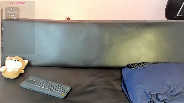 zarek lux online show from March 2026 01:22:01 PM