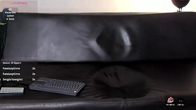 zarek lux online show from April 2026 07:07:02 PM