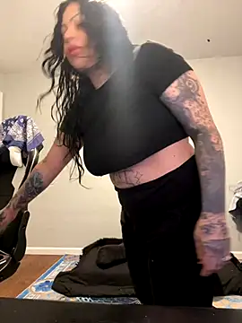 chicanachic13 online show from September 2025 02:25:01 AM