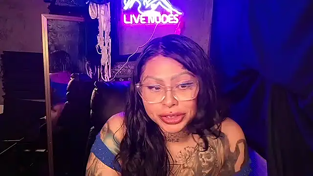 chicanachic13 online show from February 2026 07:21:02 AM