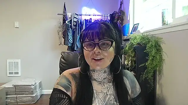 chicanachic13 online show from May 2026 09:31:01 PM