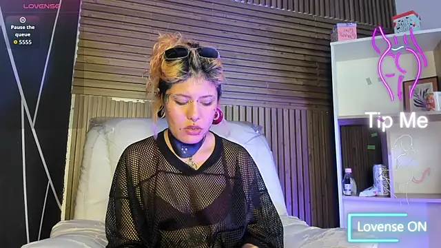 MistressMariam  online show from November 2025 08:20:01 PM