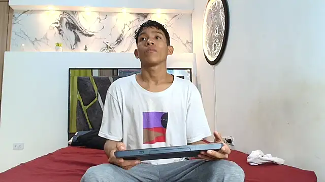 Snapshot of BEAUTY_BOYS1 chatting on October 2025 07:12:02 AM BEAUTY BOYS1 online show from October 2025 07:12:02 AM