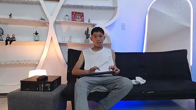 Snapshot of BEAUTY_BOYS1 chatting on November 2025 07:08:02 AM BEAUTY BOYS1 online show from November 2025 07:08:02 AM