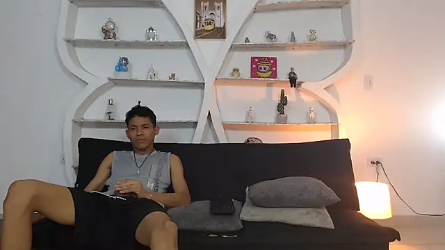 Snapshot of BEAUTY_BOYS1 chatting on December 2025 07:17:01 AM BEAUTY BOYS1 online show from December 2025 07:17:01 AM