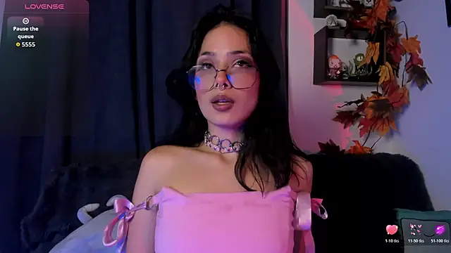 Snapshot of Seraphine_hell chatting on May 2026 06:32:01 AM Seraphine hell online show from May 2026 06:32:01 AM