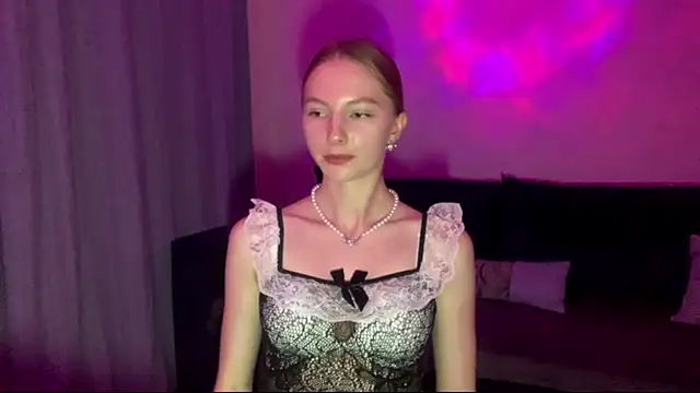 Snapshot of BrightAnnie chatting on September 2025 06:29:01 PM BrightAnnie online show from September 2025 06:29:01 PM