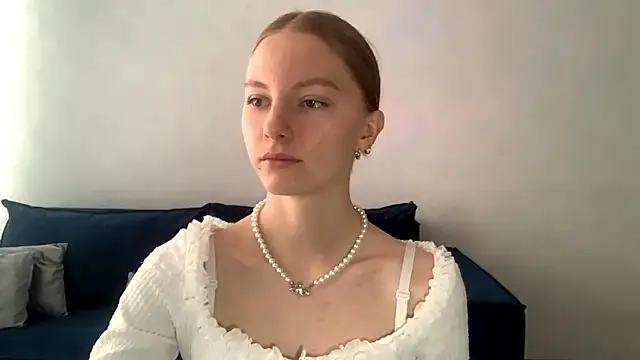 Snapshot of BrightAnnie chatting on September 2025 07:30:02 AM BrightAnnie online show from September 2025 07:30:02 AM