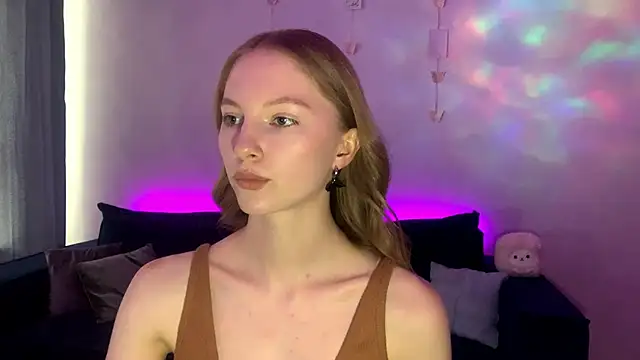 Snapshot of BrightAnnie chatting on September 2025 01:11:02 PM BrightAnnie online show from September 2025 01:11:02 PM