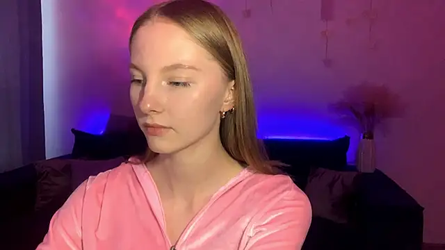 Snapshot of BrightAnnie chatting on September 2025 03:14:01 PM BrightAnnie online show from September 2025 03:14:01 PM