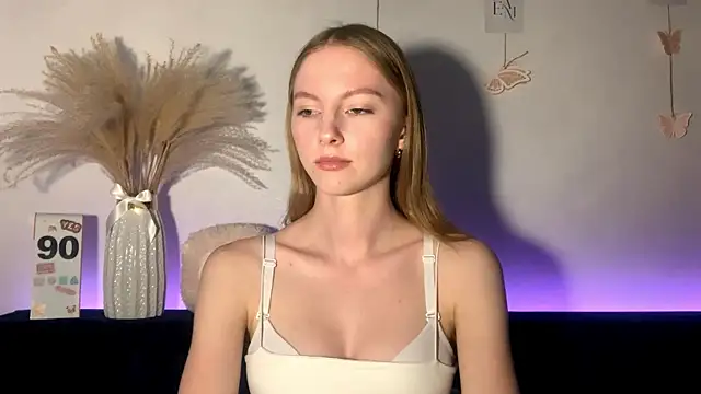 Snapshot of BrightAnnie chatting on September 2025 03:02:02 PM BrightAnnie online show from September 2025 03:02:02 PM