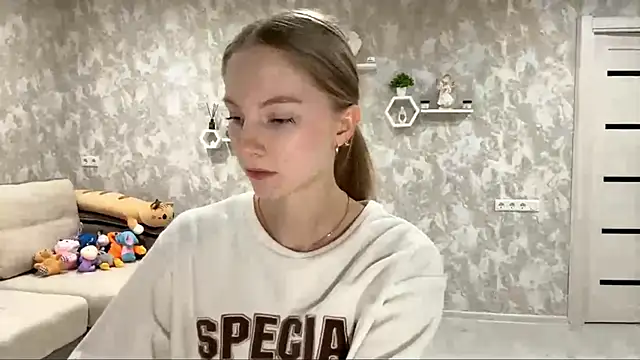 Snapshot of BrightAnnie chatting on October 2025 03:09:01 PM BrightAnnie online show from October 2025 03:09:01 PM