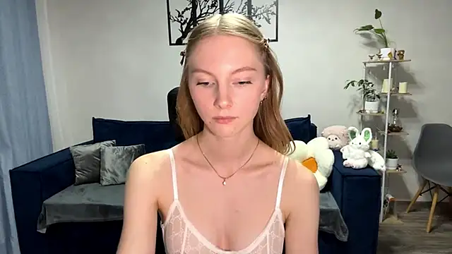 Snapshot of BrightAnnie chatting on October 2025 05:58:02 PM BrightAnnie online show from October 2025 05:58:02 PM