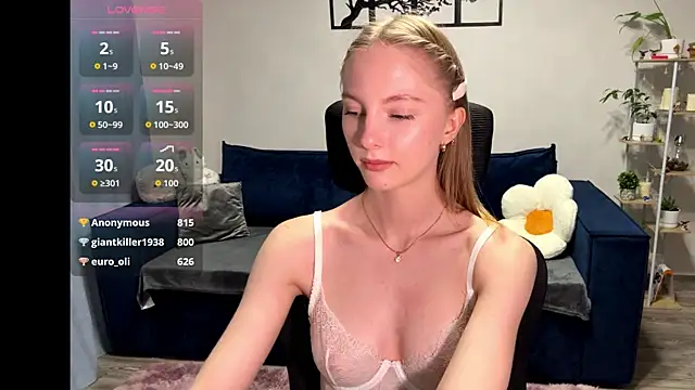 Snapshot of BrightAnnie chatting on October 2025 03:01:01 PM BrightAnnie online show from October 2025 03:01:01 PM