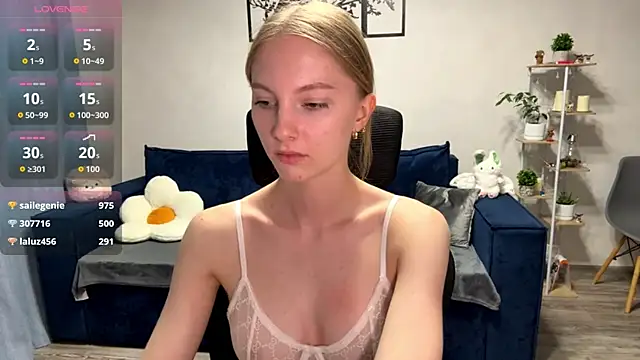 Snapshot of BrightAnnie chatting on October 2025 05:20:02 PM BrightAnnie online show from October 2025 05:20:02 PM