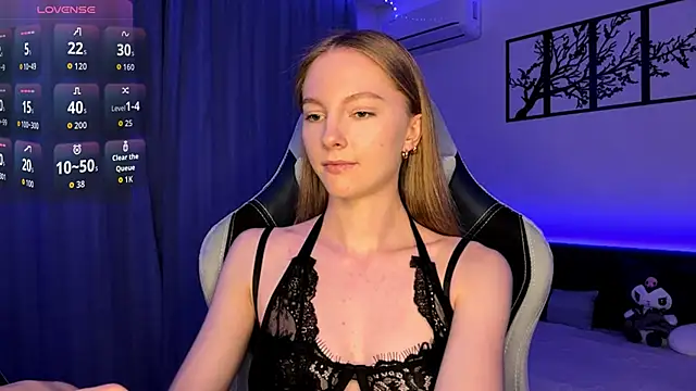 Snapshot of BrightAnnie chatting on November 2025 03:01:02 PM BrightAnnie online show from November 2025 03:01:02 PM