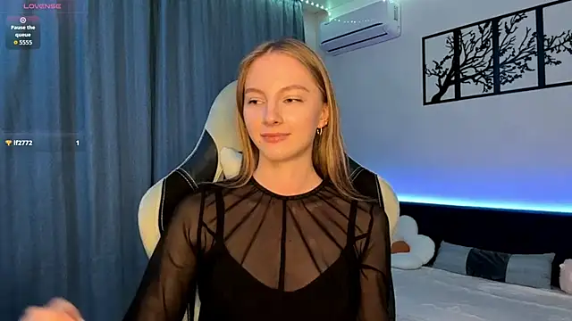 Snapshot of BrightAnnie chatting on November 2025 03:12:02 PM BrightAnnie online show from November 2025 03:12:02 PM