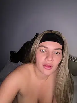 Snapshot of little_lola_x chatting on October 2025 10:58:02 PM little lola x online show from October 2025 10:58:02 PM