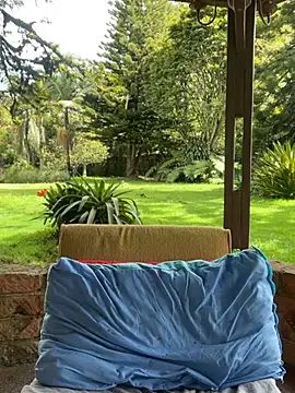 AliceMrtnz online show from February 2026 06:57:02 PM