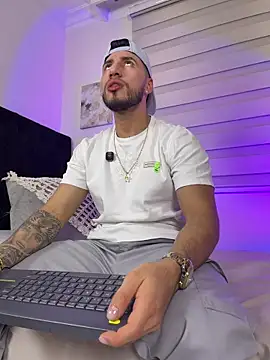 Thiago Hill online show from February 2026 09:00:02 PM