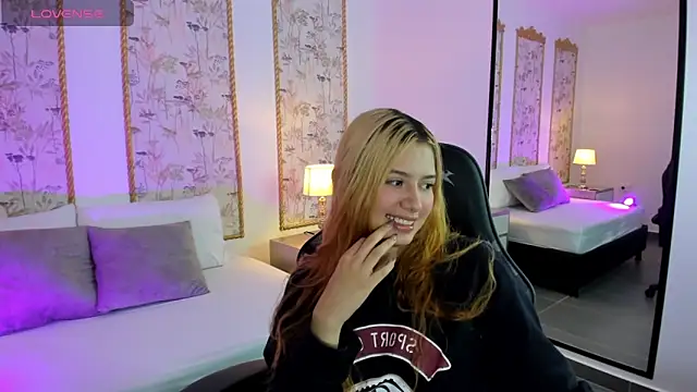 daniand  online show from November 2025 02:13:01 AM