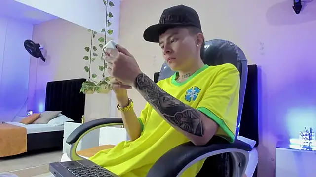 Nascary Fox online show from November 2025 01:28:02 PM