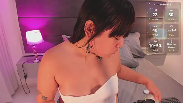 Snapshot of mia_yeager chatting on December 2025 08:18:02 PM mia yeager online show from December 2025 08:18:02 PM