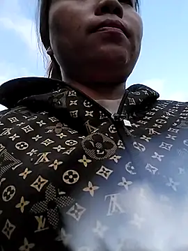 venu00 online show from December 2025 05:37:01 AM