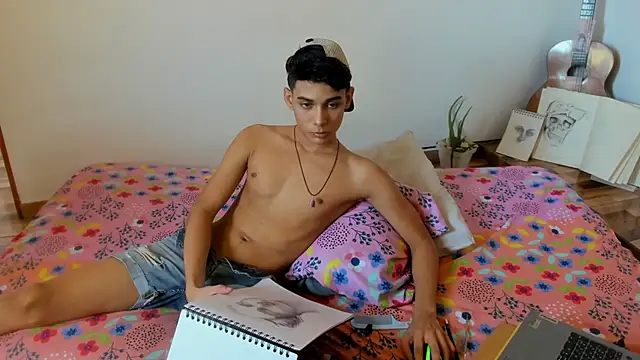 Snapshot of AliottTwink chatting on October 2025 08:22:02 PM AliottTwink online show from October 2025 08:22:02 PM