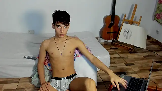 Snapshot of AliottTwink chatting on December 2025 01:13:01 AM AliottTwink online show from December 2025 01:13:01 AM