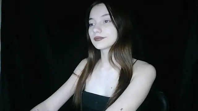 Snapshot of Liza-Kitty chatting on November 2025 07:01:02 PM Liza-Kitty online show from November 2025 07:01:02 PM