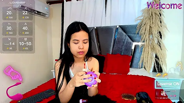 MiniLove 01 online show from December 2025 12:22:01 PM