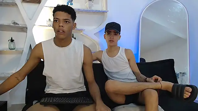 PRETTY FEM online show from November 2025 01:35:02 PM