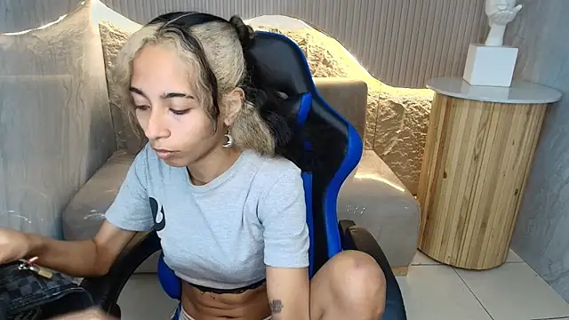 Snapshot of Agnis_ink_r chatting on October 2025 12:49:01 PM Agnis ink r online show from October 2025 12:49:01 PM