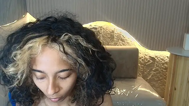 Snapshot of Agnis_ink_r chatting on October 2025 12:53:02 PM Agnis ink r online show from October 2025 12:53:02 PM