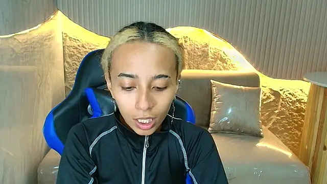 Snapshot of Agnis_ink_r chatting on November 2025 01:11:01 PM Agnis ink r online show from November 2025 01:11:01 PM