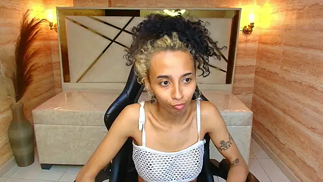 Snapshot of Agnis_ink_r chatting on November 2025 01:36:01 AM Agnis ink r online show from November 2025 01:36:01 AM