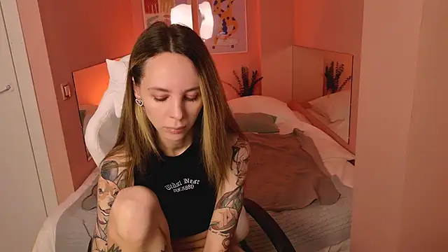 Snapshot of MiaGraham1 chatting on October 2025 04:36:02 PM MiaGraham1 online show from October 2025 04:36:02 PM